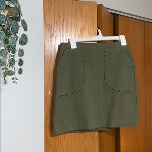 Green fitted skirt size 4P Loft
